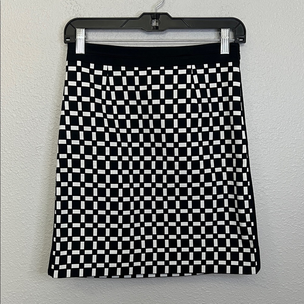 White House Black Market Black/White Print Mini Skirt Size 0